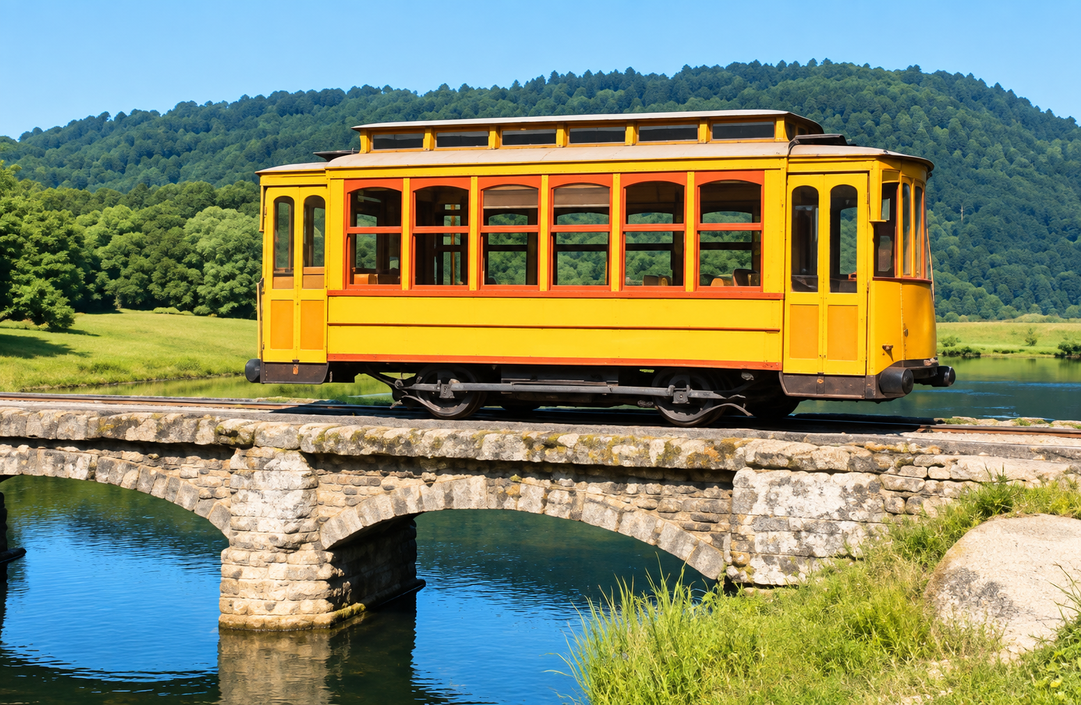 Imagem de apresentação do projeto Trem das Montanhas: veículo ferroviário amarelo sobre uma ponte